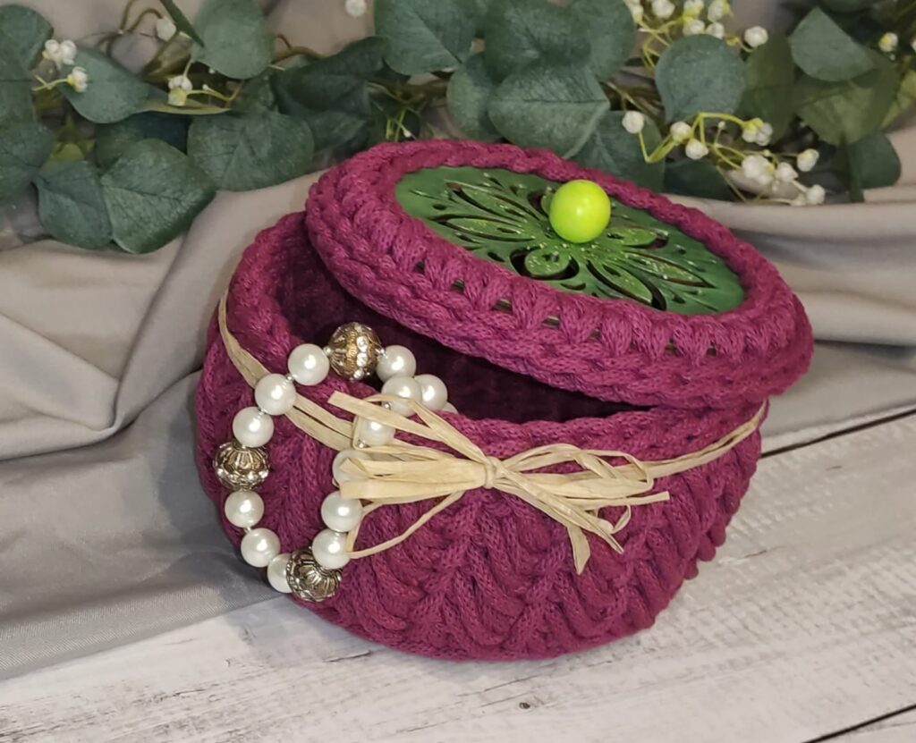 Szkatułka na biżuterię orchidea z malowanym wieczkiem