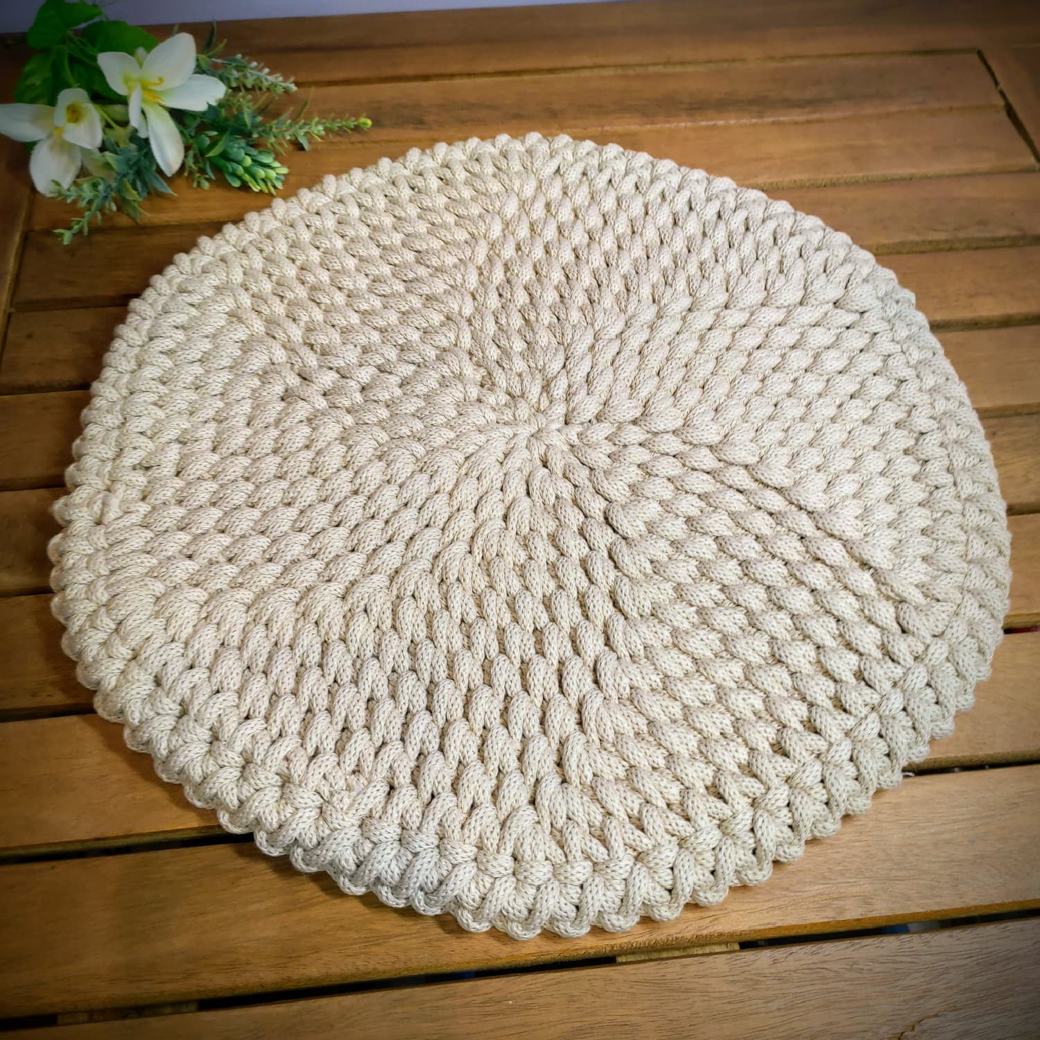 Tył podkładki stołowej ze sznurka w stylu boho handmade Tył podkładki stołowej ze sznurka w stylu boho handmade