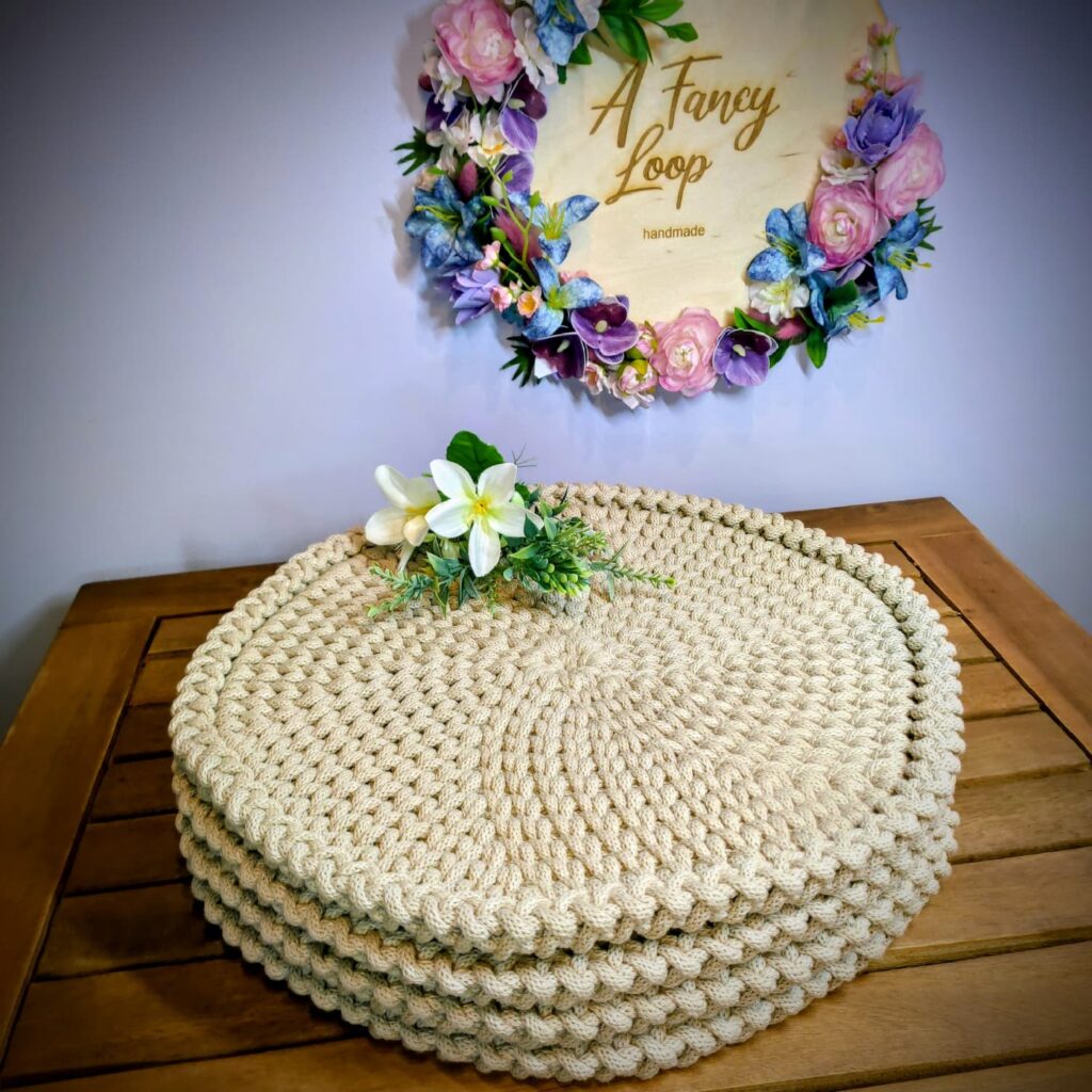 Zestaw 4 sztuk podkładek stołowych ze sznurka w stylu boho handmade