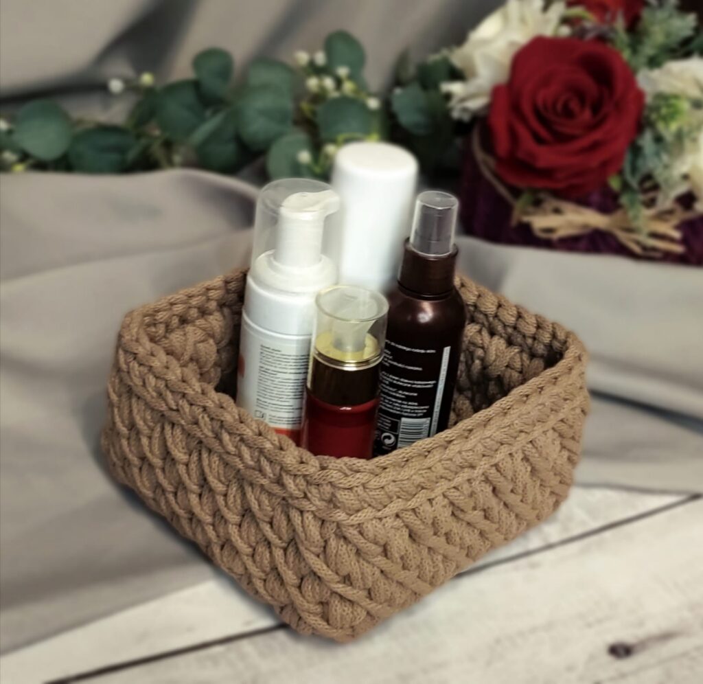 koszyk kwadratowy na kosmetyki ze sznurka bawełnianego